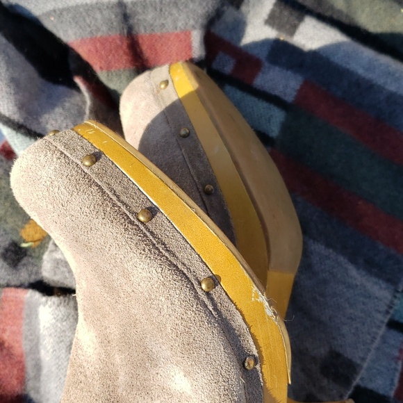 AMERICAN EAGLE Tan Suede High Heel Clog with studs sz 8 - Picture 3 of 7